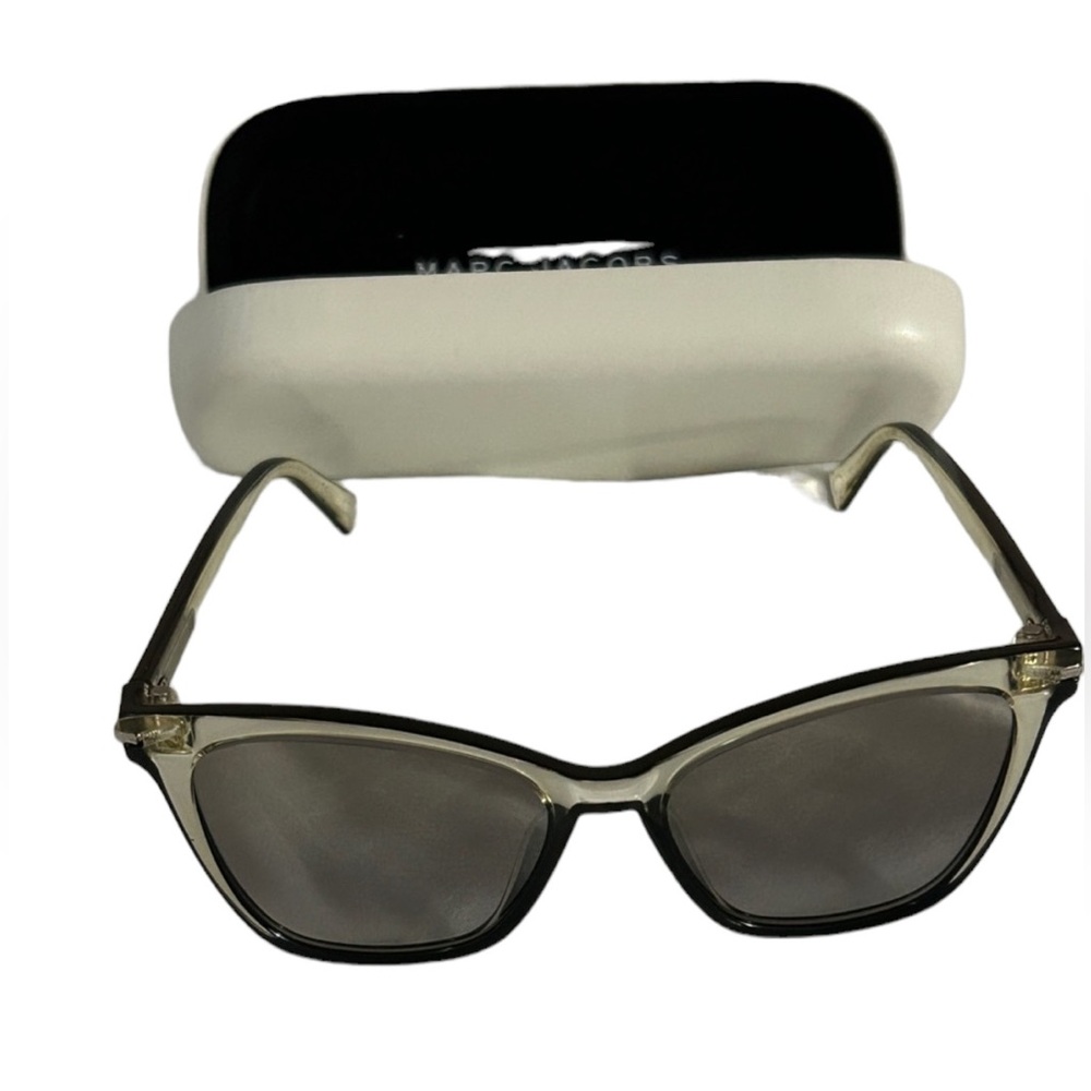 MARC JACOBS LIKE NEW IN CASE CRYSTAL BLACK MIRROR SUNGLASSES